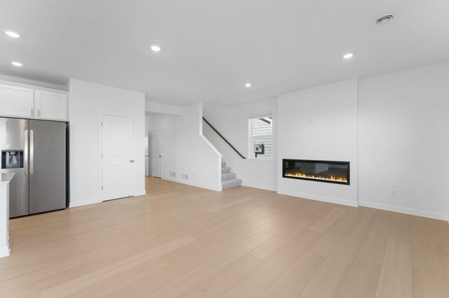 18333 Gladiator Drive, Lakeville, MN 55068