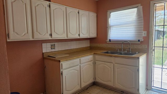 350 W PALFREY ST, San Antonio, TX 78223