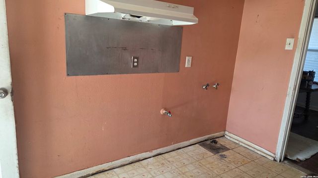 350 W PALFREY ST, San Antonio, TX 78223