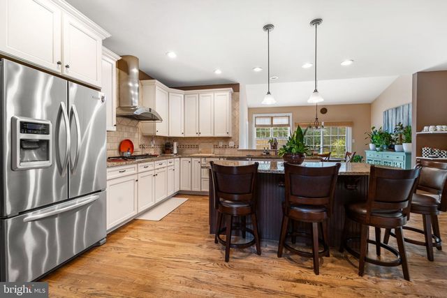 10 SPRINGHOUSE LN, Havertown, PA 19083