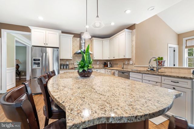 10 SPRINGHOUSE LN, Havertown, PA 19083