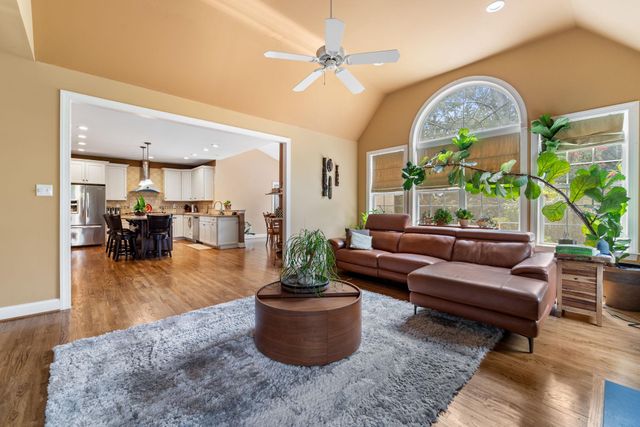 10 SPRINGHOUSE LN, Havertown, PA 19083