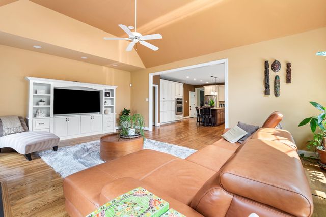 10 SPRINGHOUSE LN, Havertown, PA 19083
