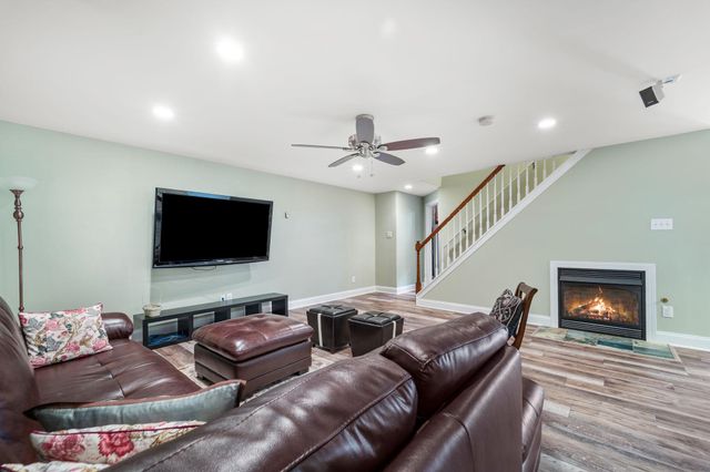 10 SPRINGHOUSE LN, Havertown, PA 19083