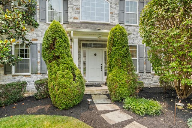 10 SPRINGHOUSE LN, Havertown, PA 19083