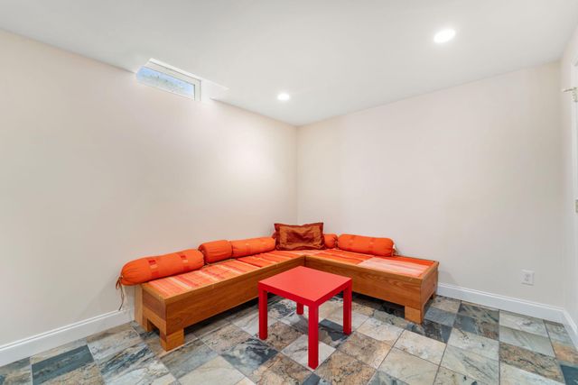 10 SPRINGHOUSE LN, Havertown, PA 19083