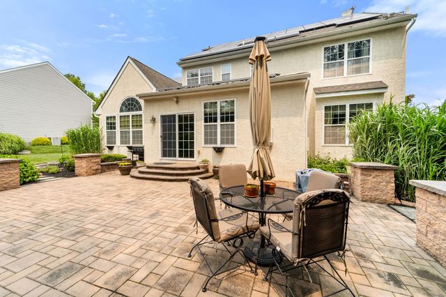 10 SPRINGHOUSE LN, Havertown, PA 19083