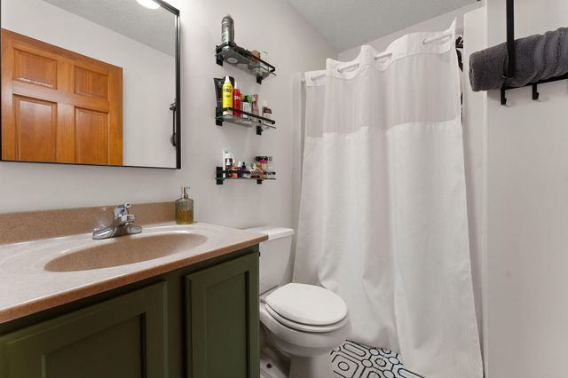 920 Plantation Road, Valparaiso, IN 46385