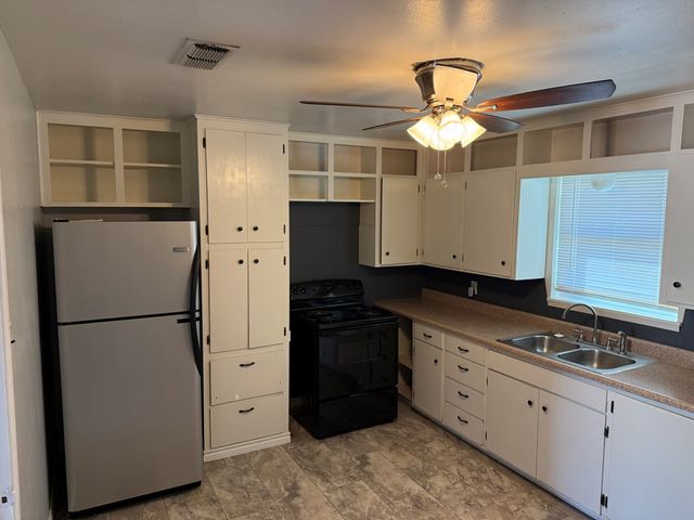 4305 Harlowe Dr, Midland, TX 79703