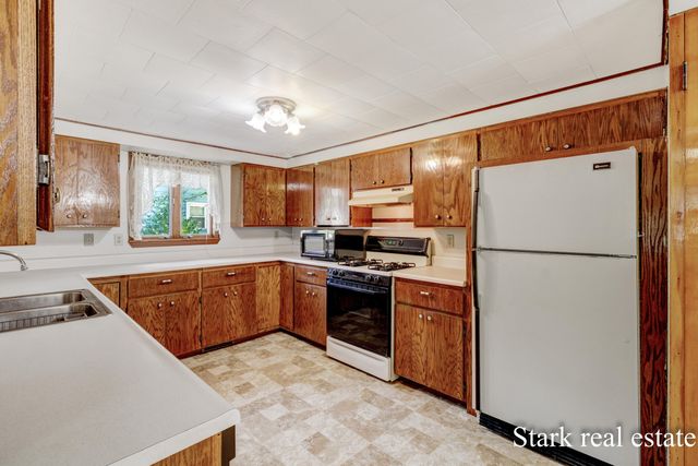 1510 Canterbury Avenue, Norton Shores City, MI 49444