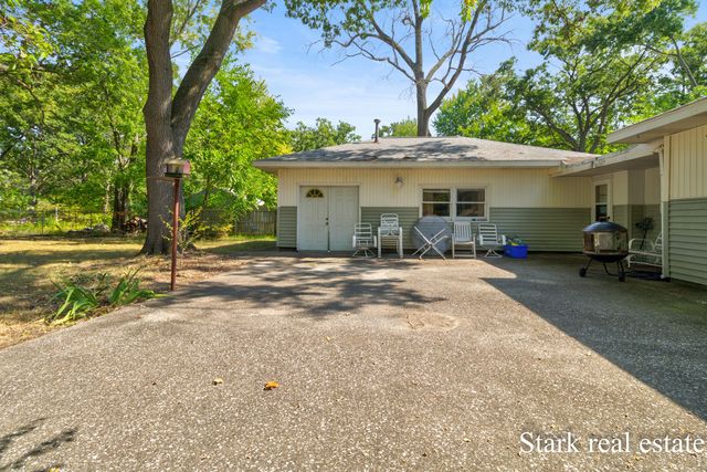 1510 Canterbury Avenue, Norton Shores City, MI 49444