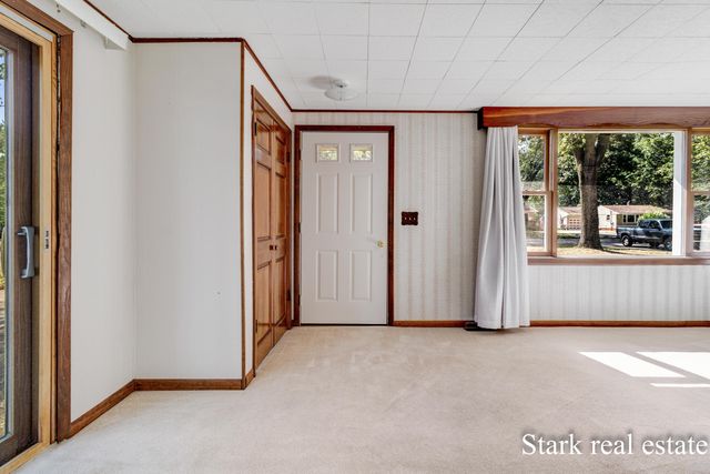 1510 Canterbury Avenue, Norton Shores City, MI 49444