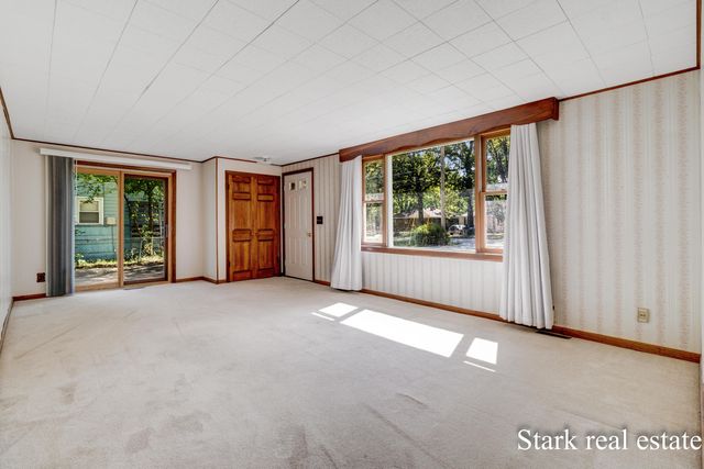 1510 Canterbury Avenue, Norton Shores City, MI 49444