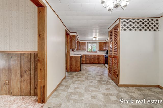 1510 Canterbury Avenue, Norton Shores City, MI 49444