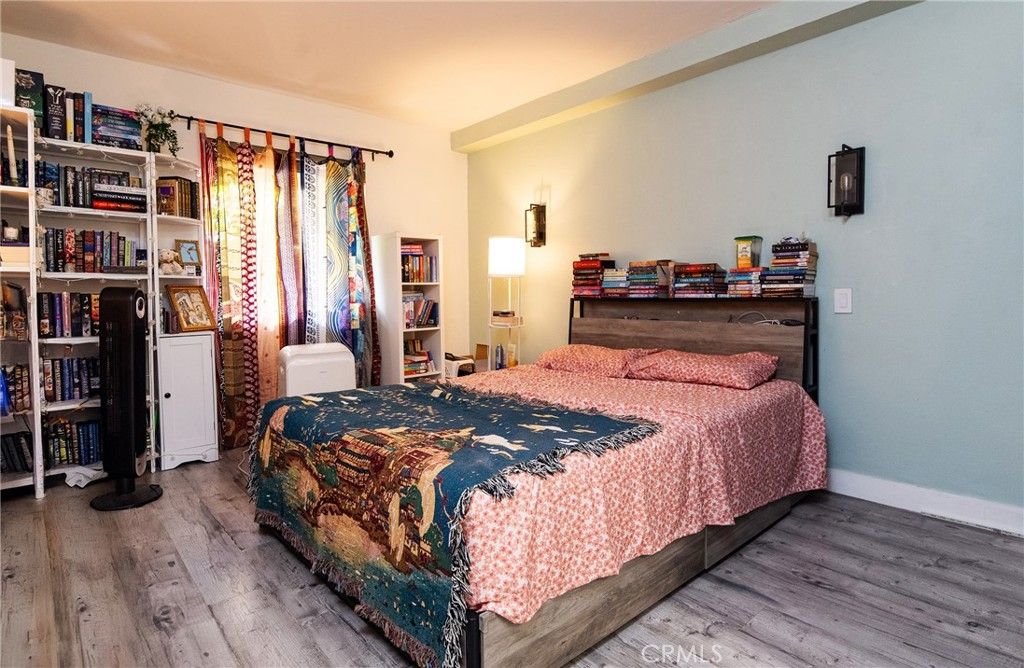 Image 16 of property listing at 225 W 6th 405, Long Beach, CA 90802