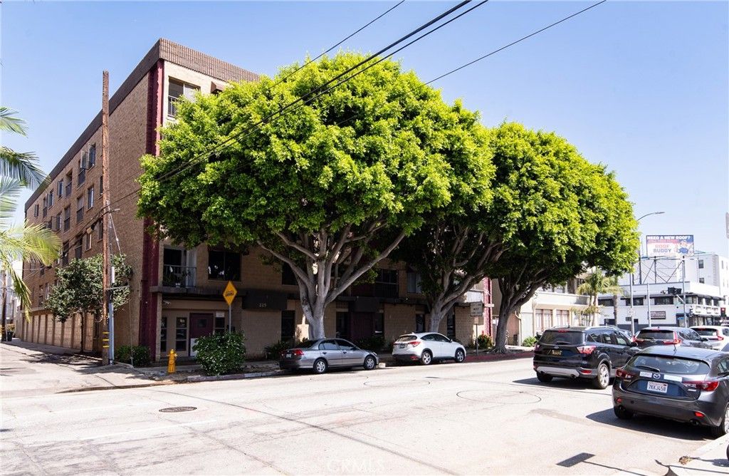 Image 25 of property listing at 225 W 6th 405, Long Beach, CA 90802