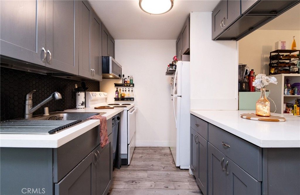 Image 5 of property listing at 225 W 6th 405, Long Beach, CA 90802