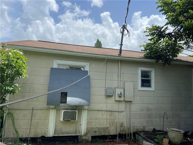 2105 Carrell RD, Fort Myers, FL 33901