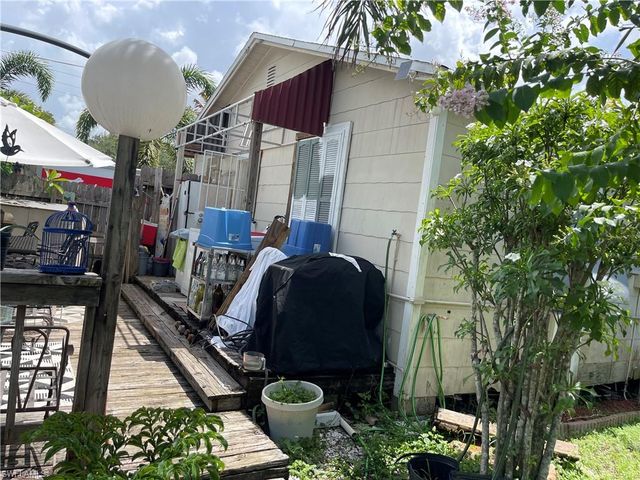 2105 Carrell RD, Fort Myers, FL 33901
