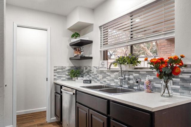 2808 Escada Drive 107, Farmers Branch, TX 75234