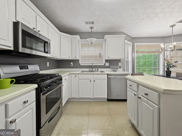 3359 Rockmill Drive, Ellenwood, GA 30294