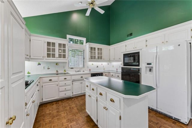 14936 Rhodes Circle, Lenexa, KS 66215