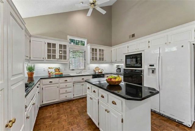 14936 Rhodes Circle, Lenexa, KS 66215