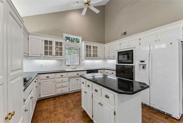 14936 Rhodes Circle, Lenexa, KS 66215