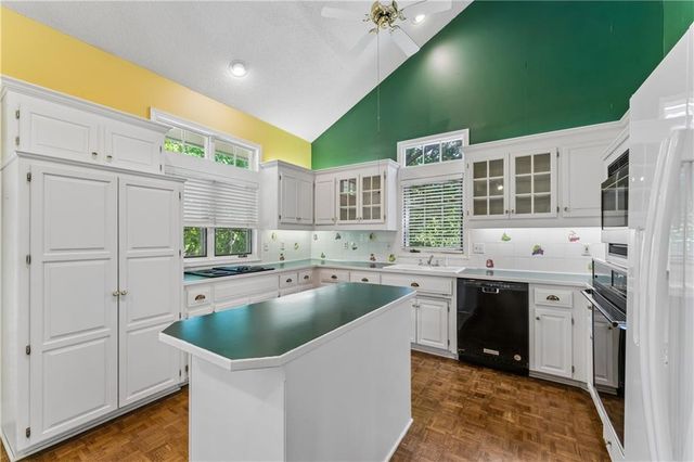 14936 Rhodes Circle, Lenexa, KS 66215