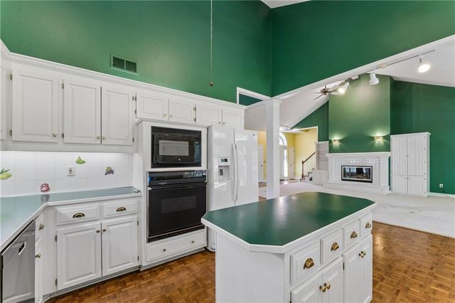 14936 Rhodes Circle, Lenexa, KS 66215