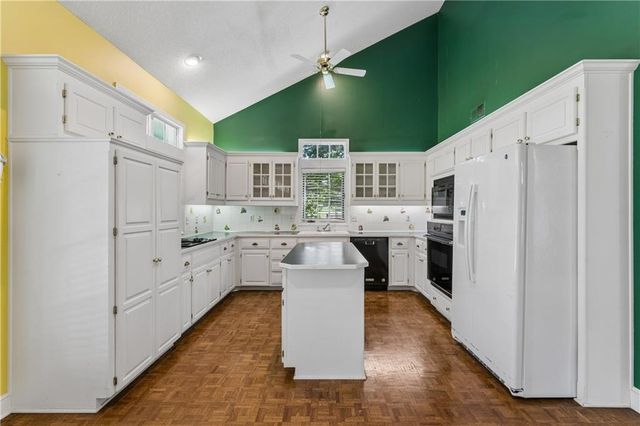 14936 Rhodes Circle, Lenexa, KS 66215