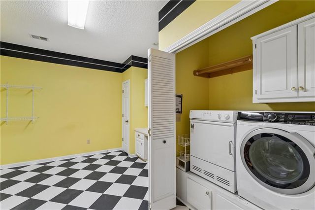 14936 Rhodes Circle, Lenexa, KS 66215