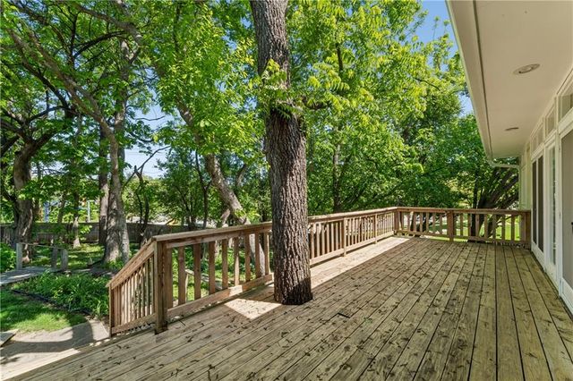 14936 Rhodes Circle, Lenexa, KS 66215