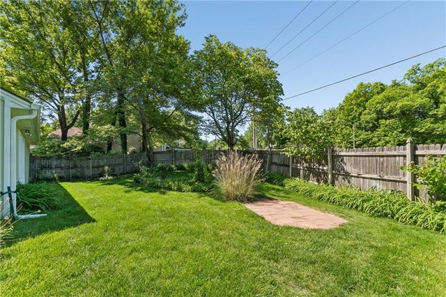 14936 Rhodes Circle, Lenexa, KS 66215