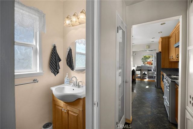 806 E I, Ontario, CA 91764