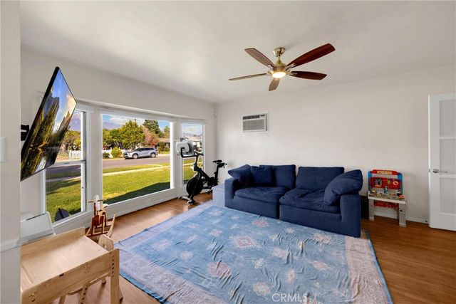 806 E I, Ontario, CA 91764