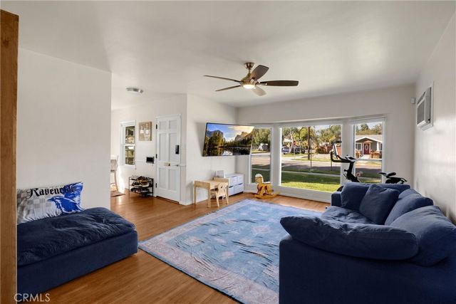 806 E I, Ontario, CA 91764