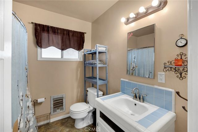 806 E I, Ontario, CA 91764