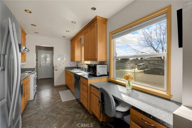 806 E I, Ontario, CA 91764