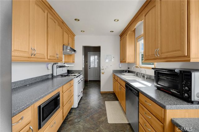 806 E I, Ontario, CA 91764