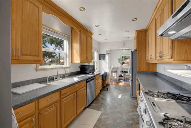 806 E I, Ontario, CA 91764