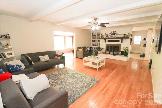 112 Forest Avenue NE, Valdese, NC 28690