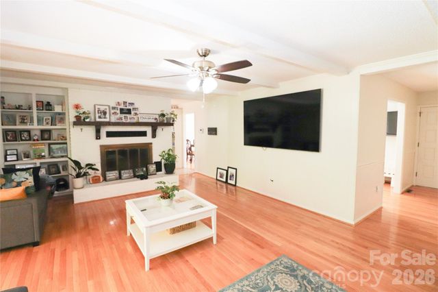 112 Forest Avenue NE, Valdese, NC 28690