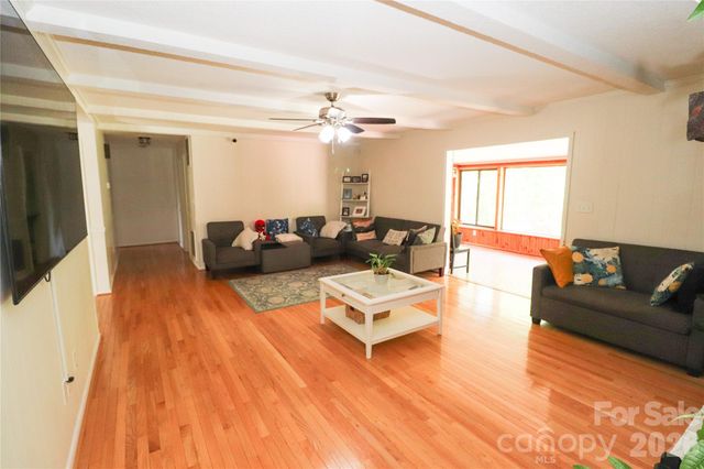 112 Forest Avenue NE, Valdese, NC 28690