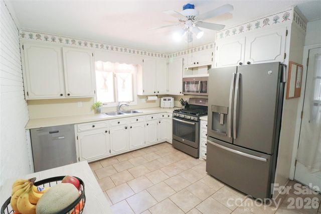 112 Forest Avenue NE, Valdese, NC 28690