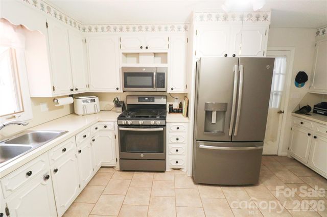 112 Forest Avenue NE, Valdese, NC 28690