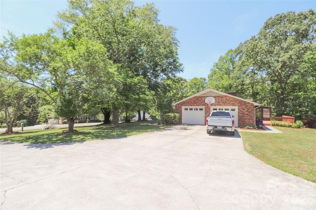112 Forest Avenue NE, Valdese, NC 28690