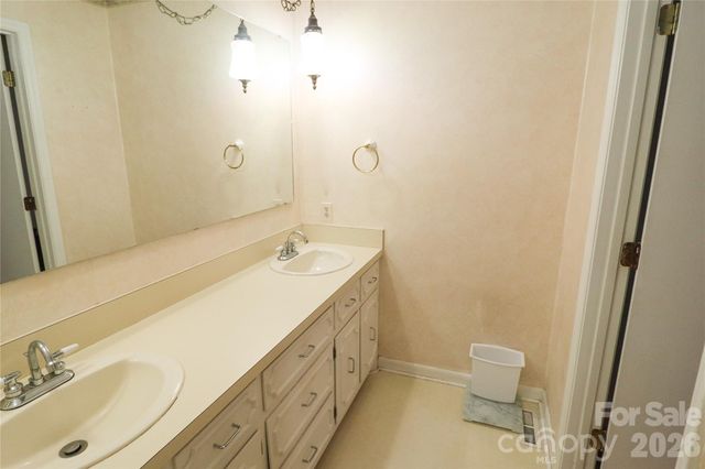 112 Forest Avenue NE, Valdese, NC 28690