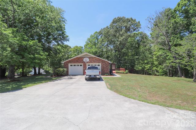 112 Forest Avenue NE, Valdese, NC 28690