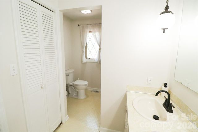 112 Forest Avenue NE, Valdese, NC 28690